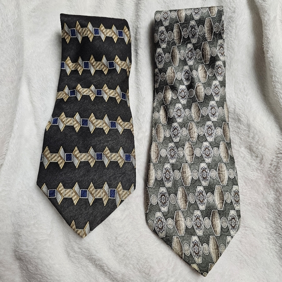 Vintage 100% Silk Geometric Albert Nipon and Pierre Cardin Tie Bundle - Picture 1 of 9